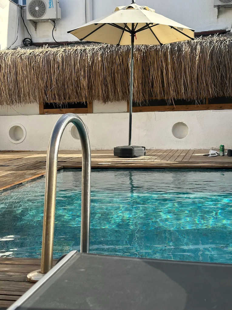 Costa Viva Hotel havuz ve dinlenme alanı